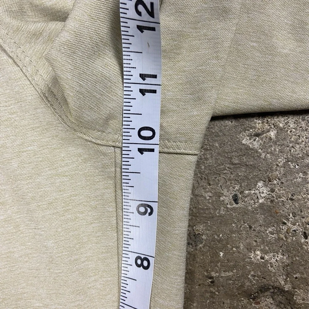 Tommy Bahama Chip Shot Island Zone Golf Shorts Size 42x10 Beige Chino Fish Logo